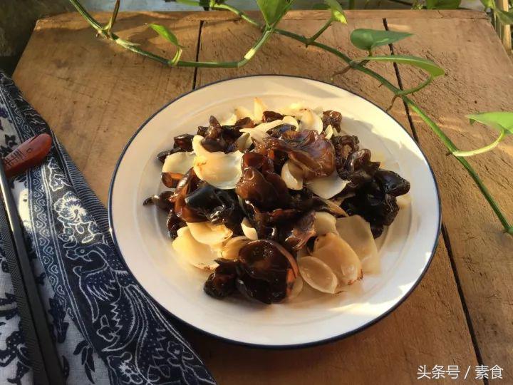 去秋燥润肺的百合汤水,百合润肺食谱大全