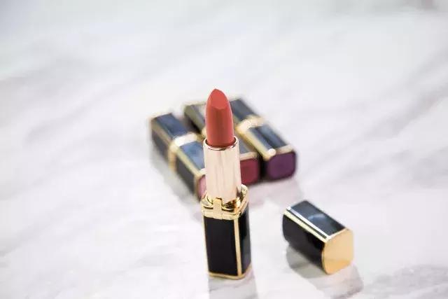 18年一夜爆红的美妆网红,美妆品牌断货王是谁