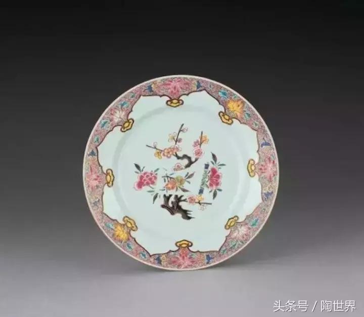 清雍正景德镇窑粉彩蝠桃纹瓶人物,清雍正景德镇窑粉彩蝠桃纹瓶拍卖