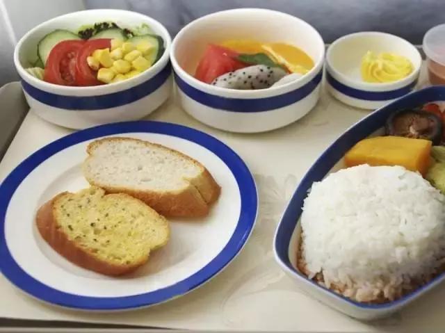 最新评选全球航空公司Top10,经济舱也能坐出头等舱的感觉!