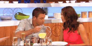 英国礼仪专家教你精致优雅发邮件,英国礼仪专家教人用刀叉