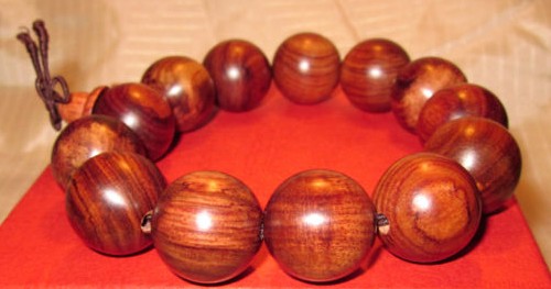 佛珠手串用什么木质最好,木佛珠手串有什么作用和功效