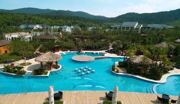 温泉旅游攻略全球六大最美温泉,泡温泉度假哪里好玩