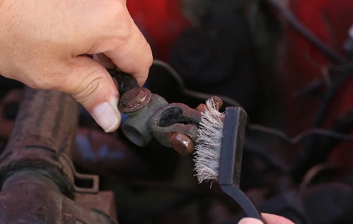 汽车蓄电池寿命一般多久更换,上门更换汽车蓄电池