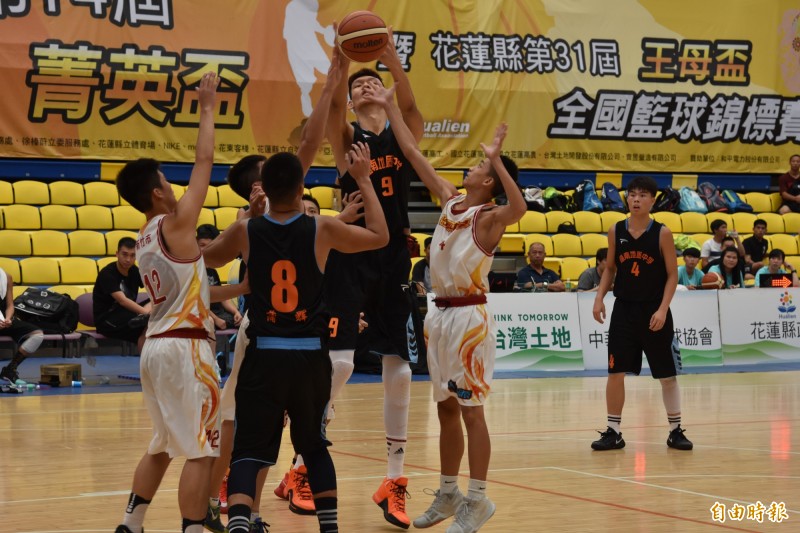 继周琦以来又一个进nba的人,17岁篮球天才周琦