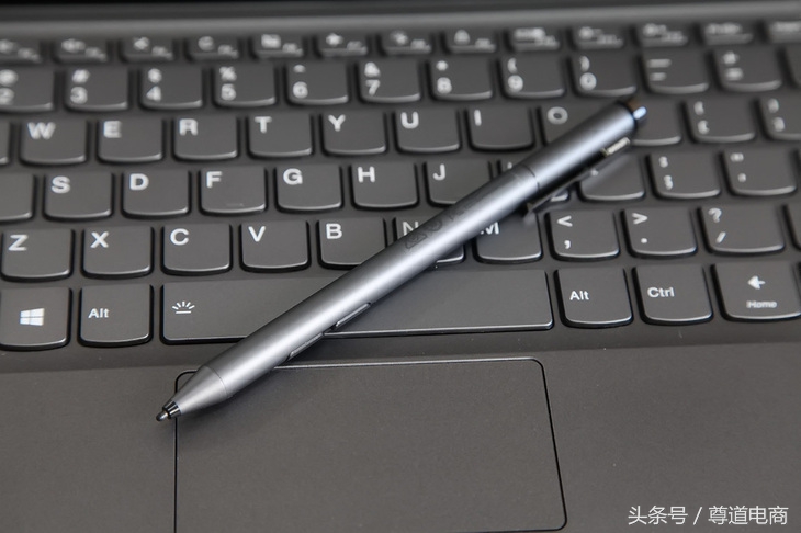 联想miix520-12,联想二合一miix520背面卡槽