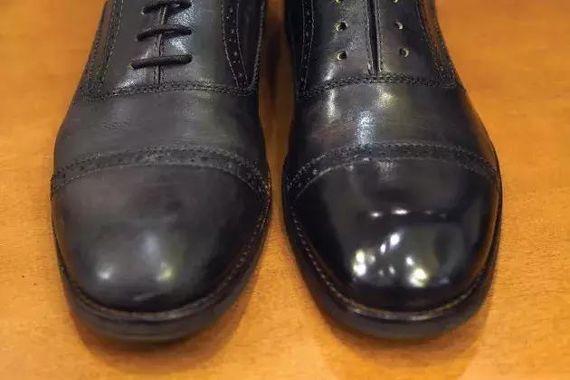 潮流皮鞋怎么保养步骤图解,各种皮鞋的打理及保养方法