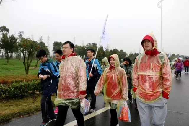 青春在这里绽放作文800字,青春在这里激昂