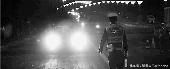 车闪灯警示啥意思,车辆闪灯的几种含义