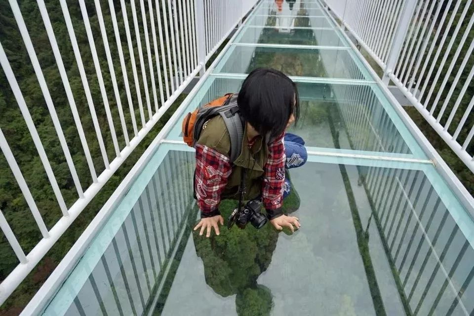 中国最美最刺激的10座玻璃桥，敢约吗？