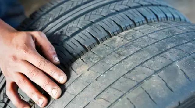 最近开车偏右,最近开车感觉车子有点飘