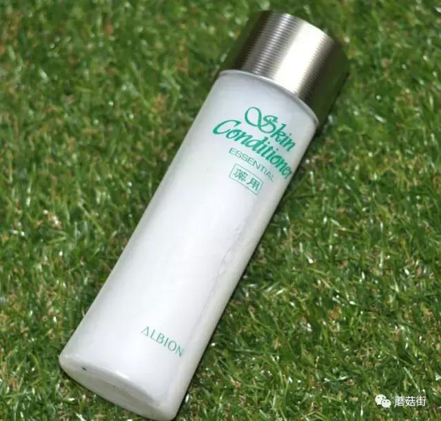 中年女士保湿补水一叶子护肤水,平价好用的护肤水测评