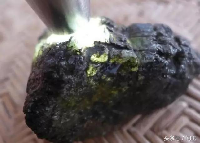 翡翠原石老料子,翡翠原石老皮壳是什么意思