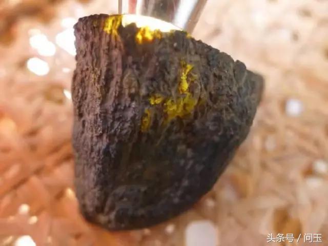 翡翠原石老料子,翡翠原石老皮壳是什么意思