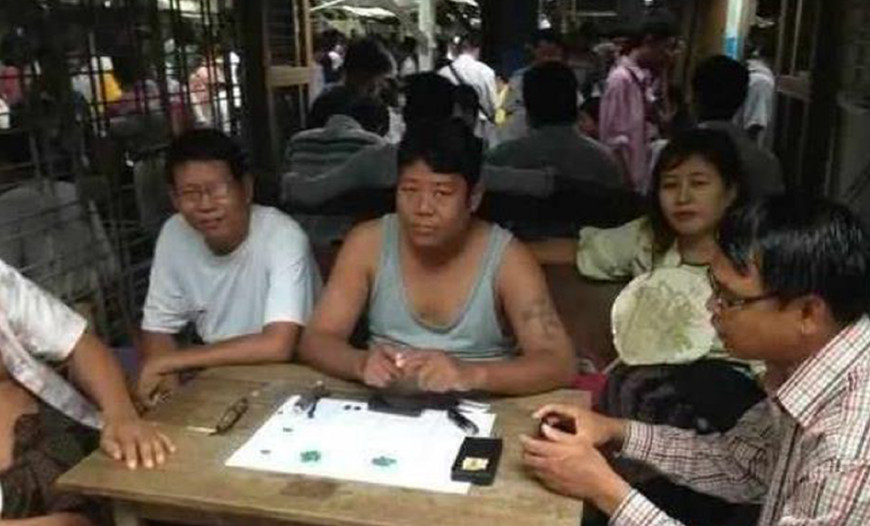 这群人，抽着6块钱的烟，住着50块的宾馆，却谈着上千万的生意？