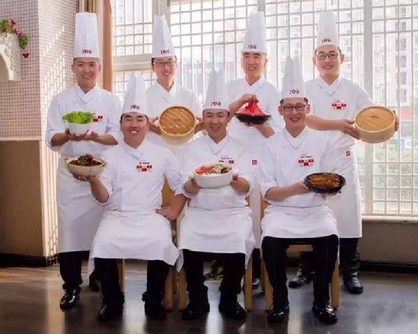 在海底捞当服务员的一天,在海底捞当员工怎么样