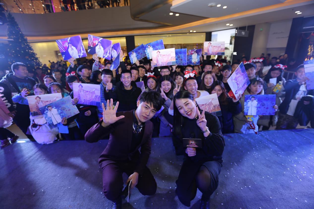 华晨宇天籁之战总决赛帮唱排练,天籁之战中华晨宇点评选手的视频