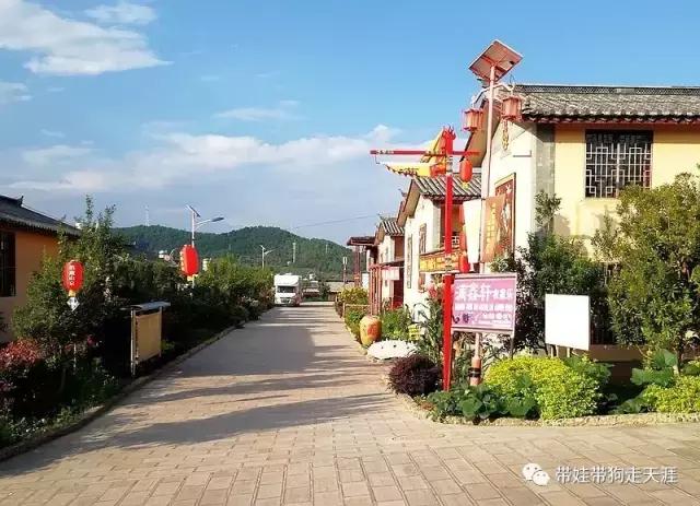 带孩子丽江自驾游,宝妈开着车带熊孩子兜风文案