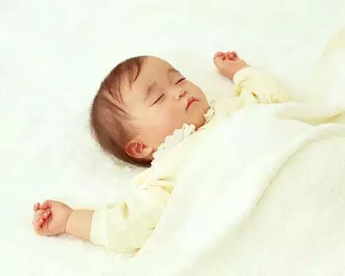 婴儿的小脚丫连续抖动正常吗,怎么辨别婴儿抖动或是癫痫