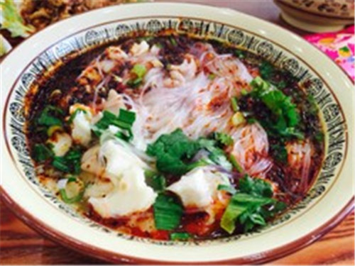 红专南路美食一条街有停车场吗,红专南路老字号美食街