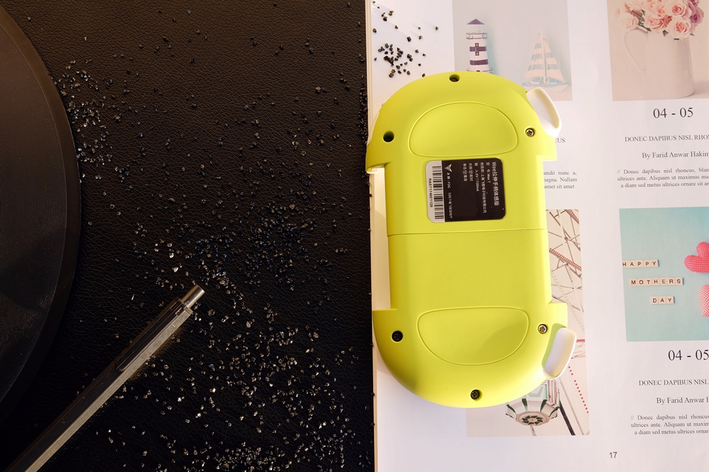 用触摸屏打游戏的朋友可以放下了，被229元手柄的体感震撼到了