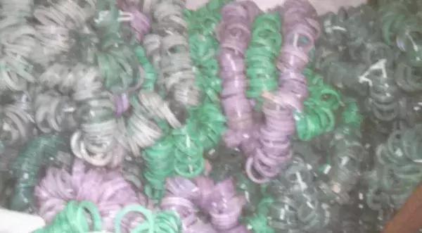 翡翠发黄用什么材料去除,翡翠打紫光灯照发黄正常吗