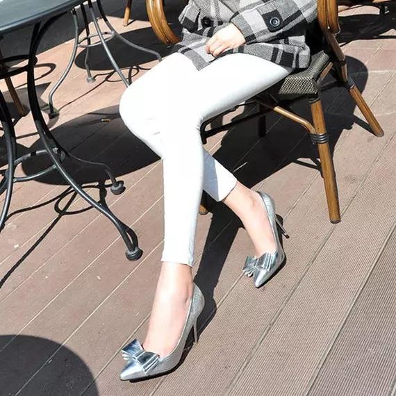 黑色时尚高跟鞋,时尚黑色高跟鞋