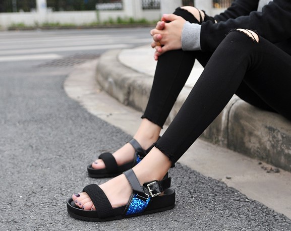 休闲凉鞋显高不累脚,五一开车出游休闲透气真皮凉鞋