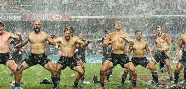 米兰演出现场视频,米兰早课名场面