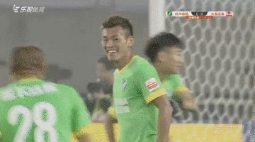 他从“足球沙漠”中走出，勤奋和自律让他成为杭州绿城的主心骨