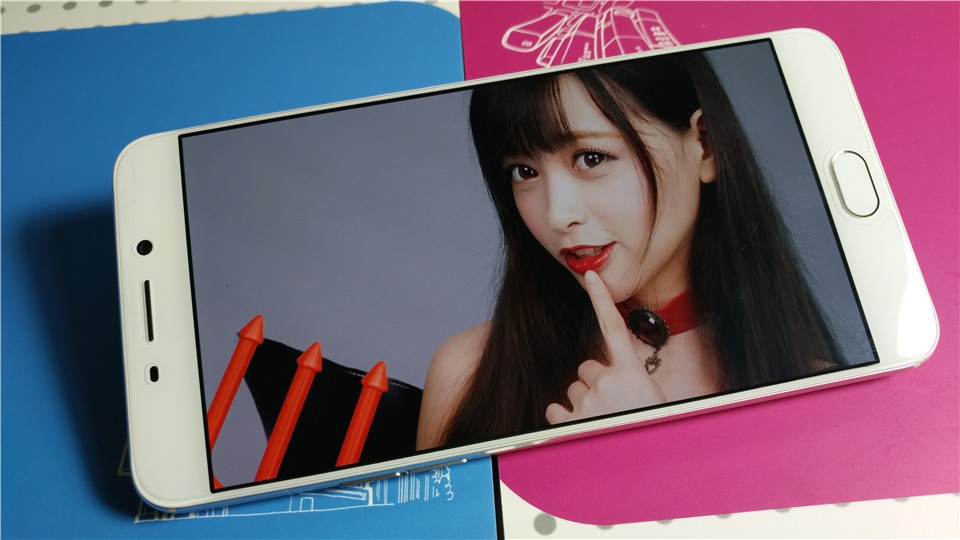 明明可以靠颜值偏偏你要拼实力,明明能靠脸偏偏拼才华