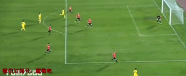 叹为观止的传球,足坛经典长传球gif