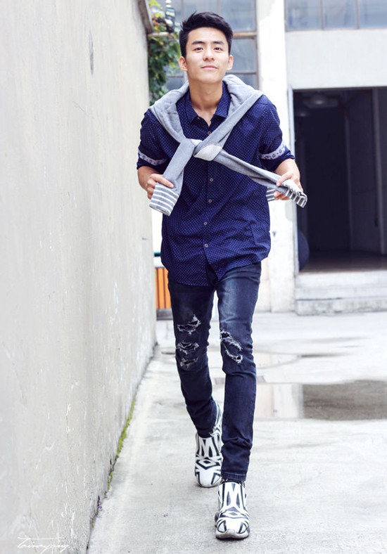 陈赫郑恺大学时期照片,郑恺和陈赫的同班同学名单