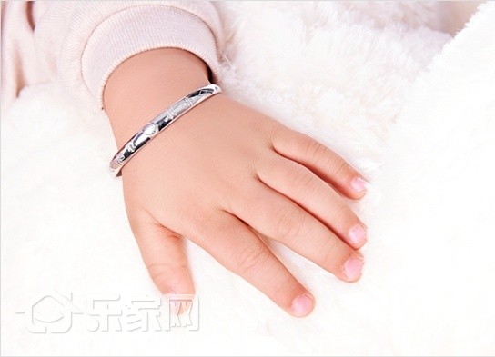 9个月宝宝反应慢注意力不集中,9个月宝宝痛觉反应迟钝