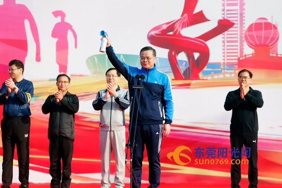 全城沸腾,全城火热人山人海