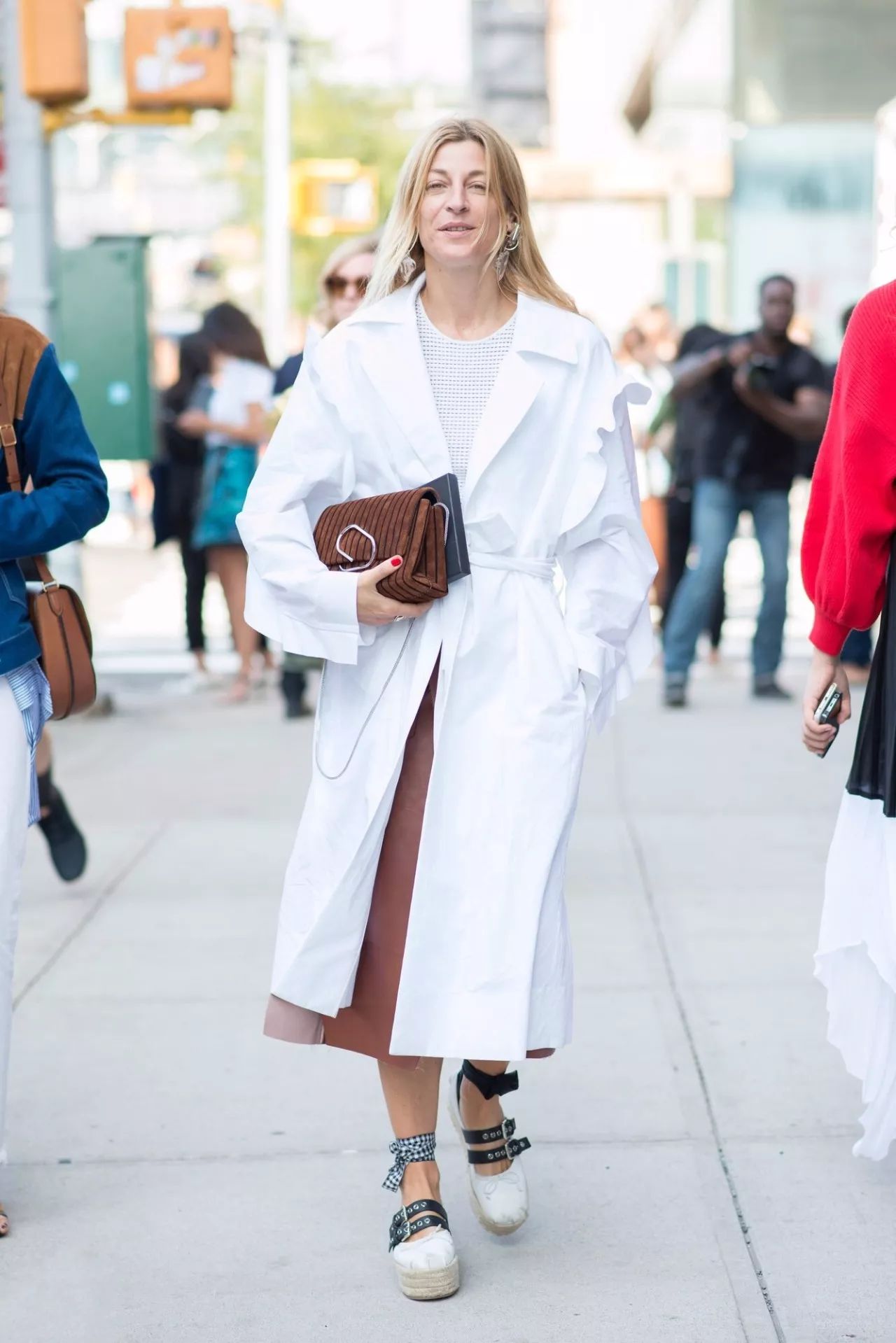 这5双鞋子秋天穿高级又时髦,今年悄悄流行的5双鞋你都知道吗