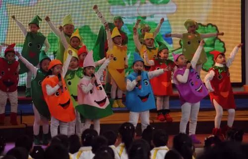 凝聚慈善力量情暖困难群众,凝聚正能量圆梦微心愿