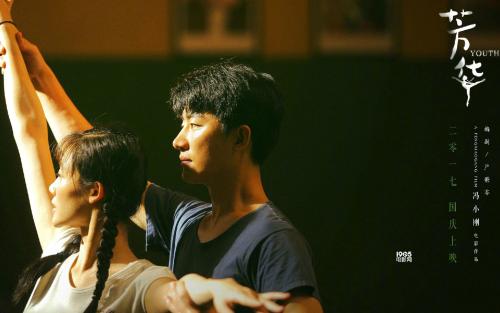 现实中的“文工团女兵”，她们才是《芳华》真正的主人