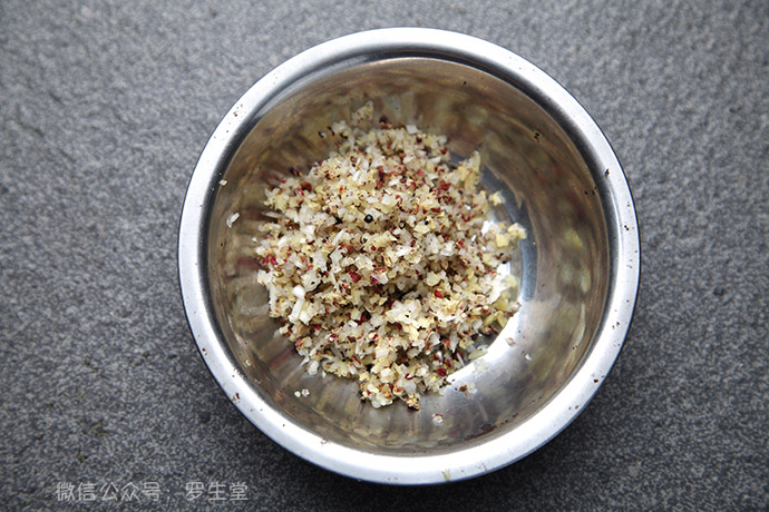 粉蒸排骨怎么做才会干,粉蒸排骨怎么做软烂不柴