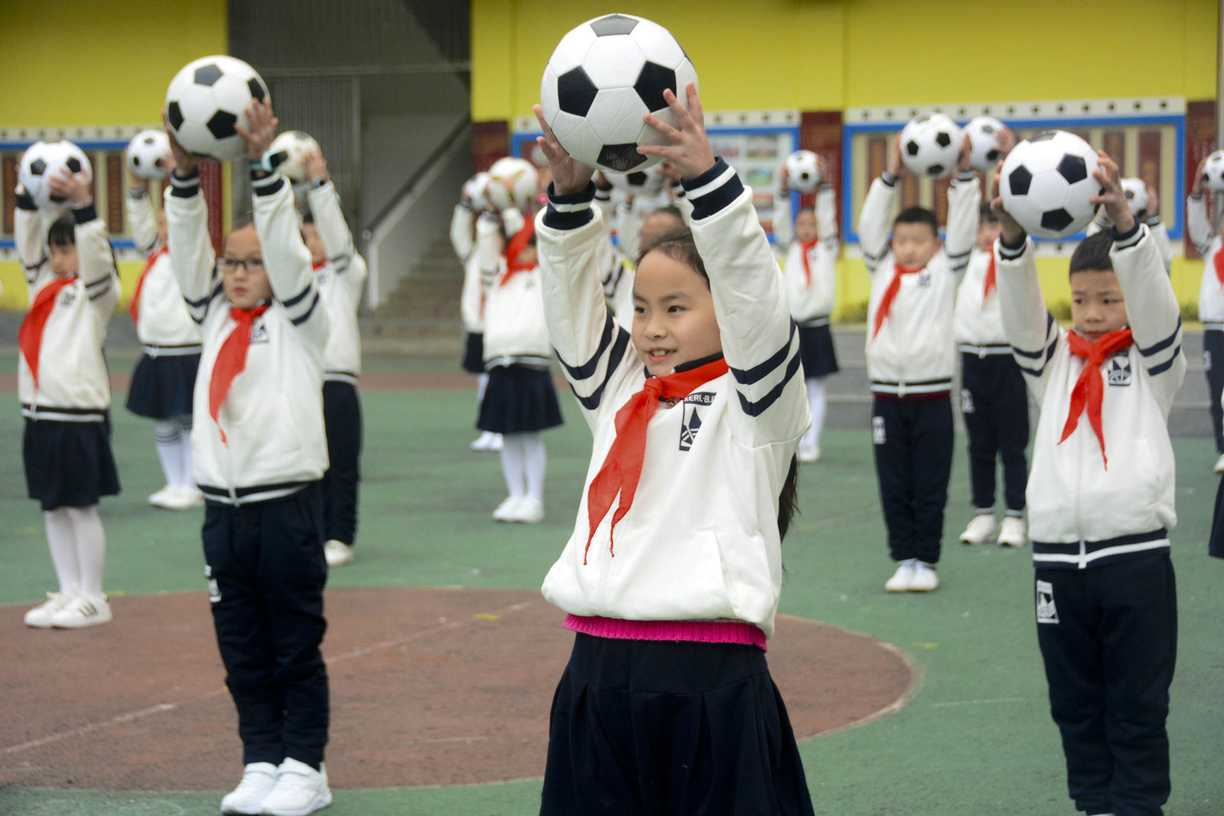 三小校运会啦啦操,巴中市巴州区三小足球操