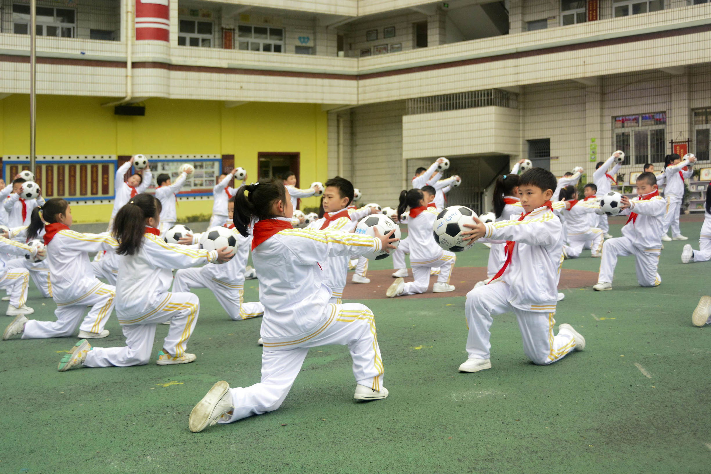 三小校运会啦啦操,巴中市巴州区三小足球操