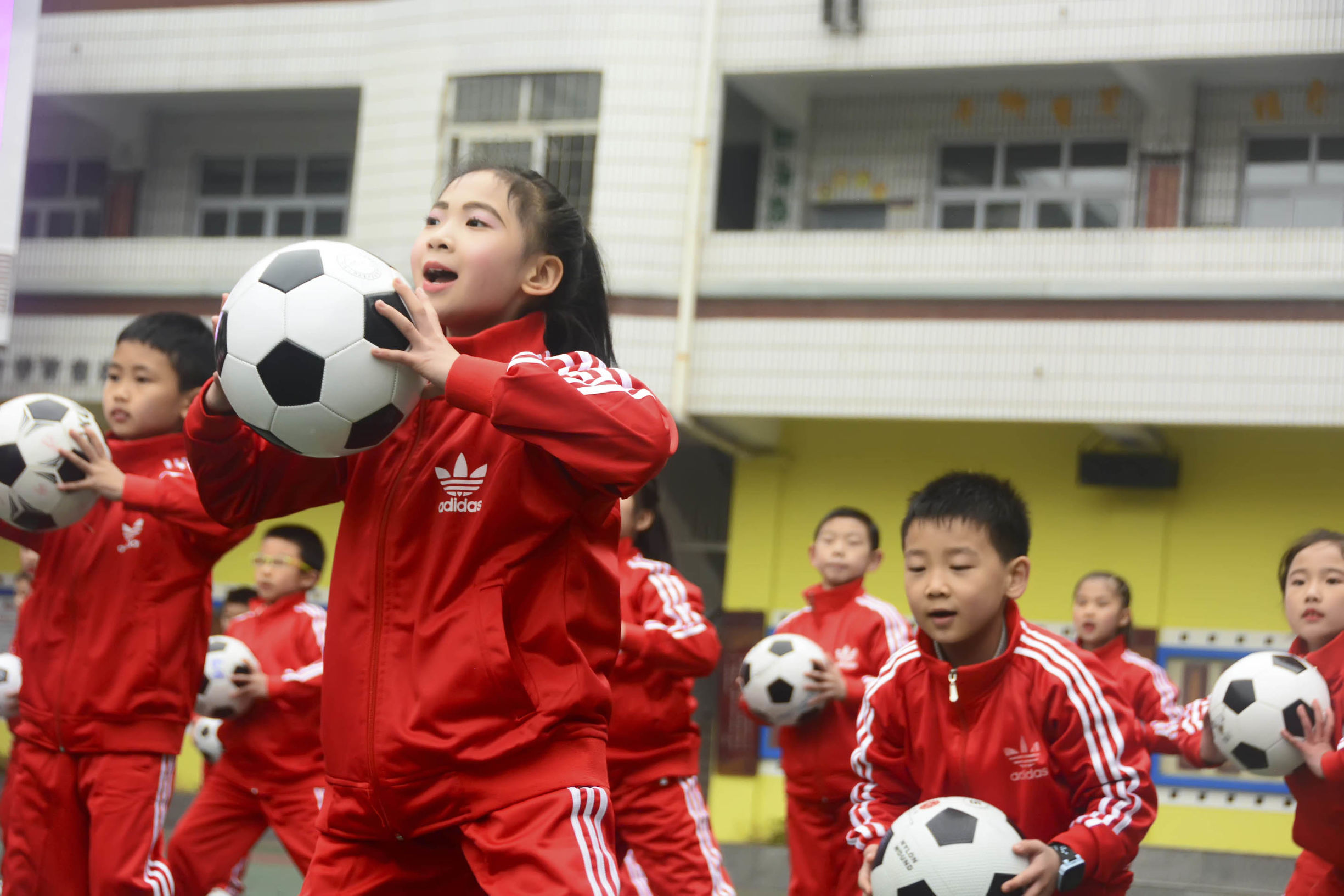 三小校运会啦啦操,巴中市巴州区三小足球操