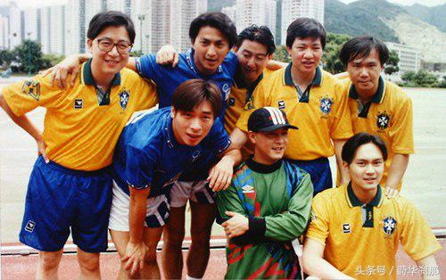 他曾是万千少女的梦中男神，为情约定三十年至今仍未娶！