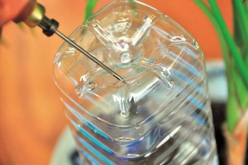 家庭无人浇花器怎么做,制作浇花器一年都不用浇水