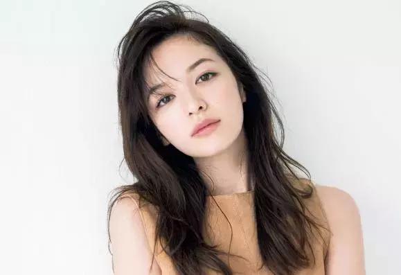 三招教你解决刘海尴尬期,刘海长了怎么不挡眼