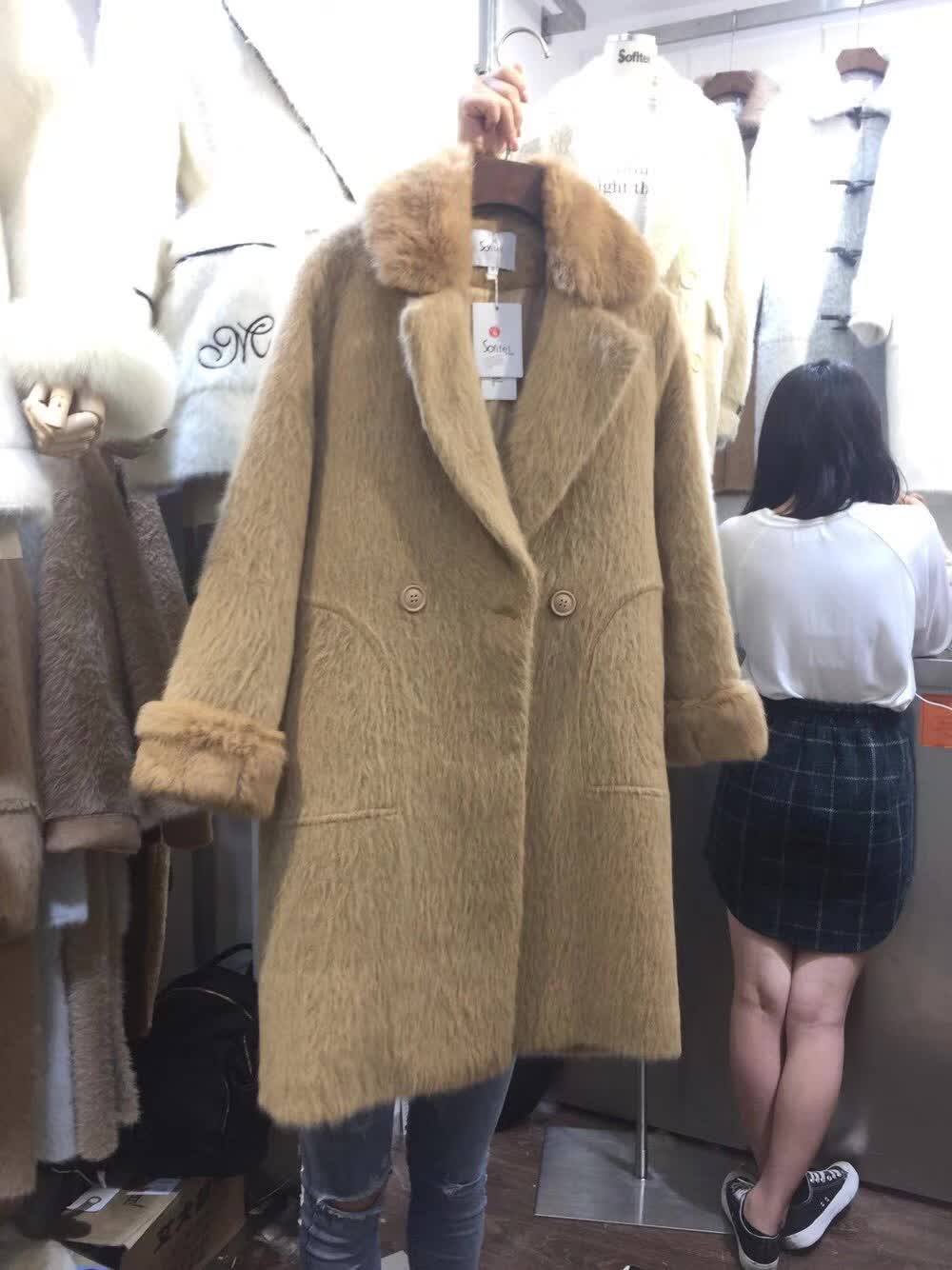 怎样挑选真正的纯羊毛大衣,如何保养羊毛大衣才能更耐穿