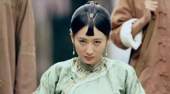 杨幂给她下跪，*点露**陷“三级”风波、雅妓，艳压佟丽娅为何不火？