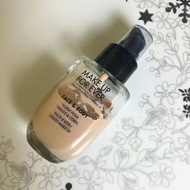 轻薄不脱妆粉底,轻薄持久粉底推荐