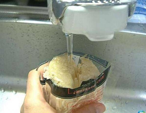 买来的金针菇要洗吗,金针菇要全部撕开洗吗