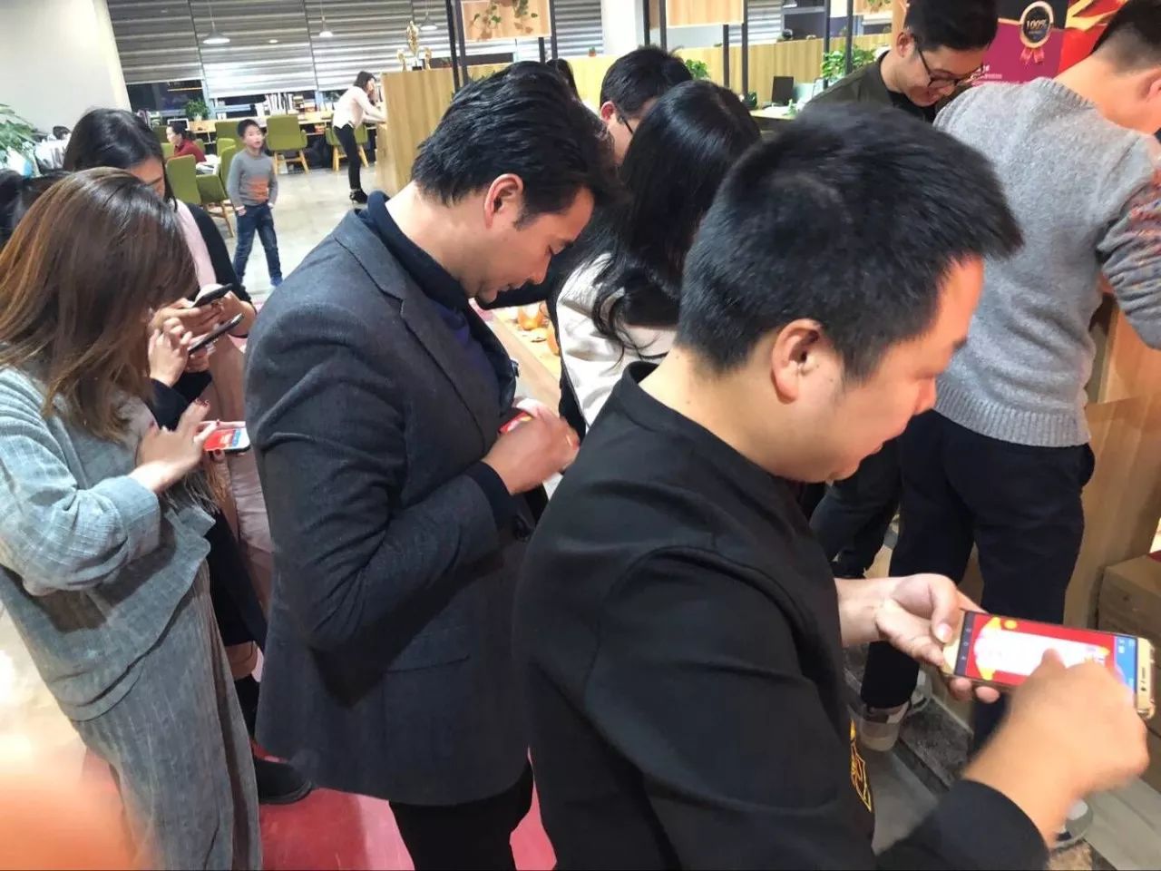 登顶NO.1！成都生活家“创纪录盛典”点燃元旦夜！